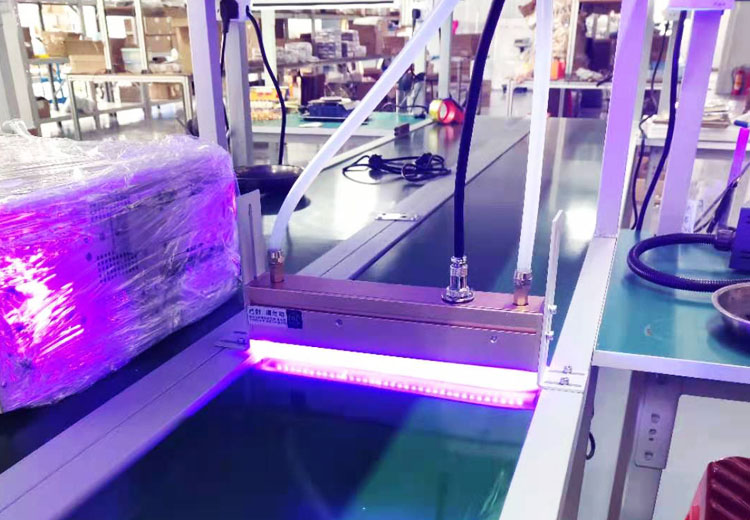 How a UV Lamp Cures UV Ink and UV Glue in Industrial Production